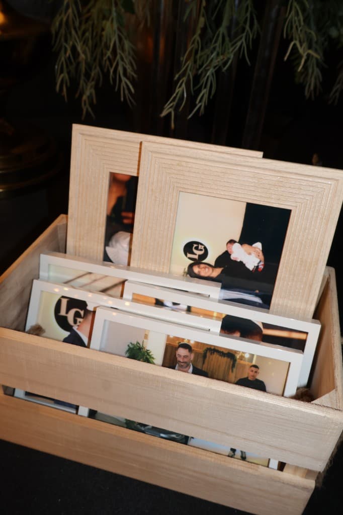 תמונות ממוסגרות - מסגרות מעוצבות לאירועים